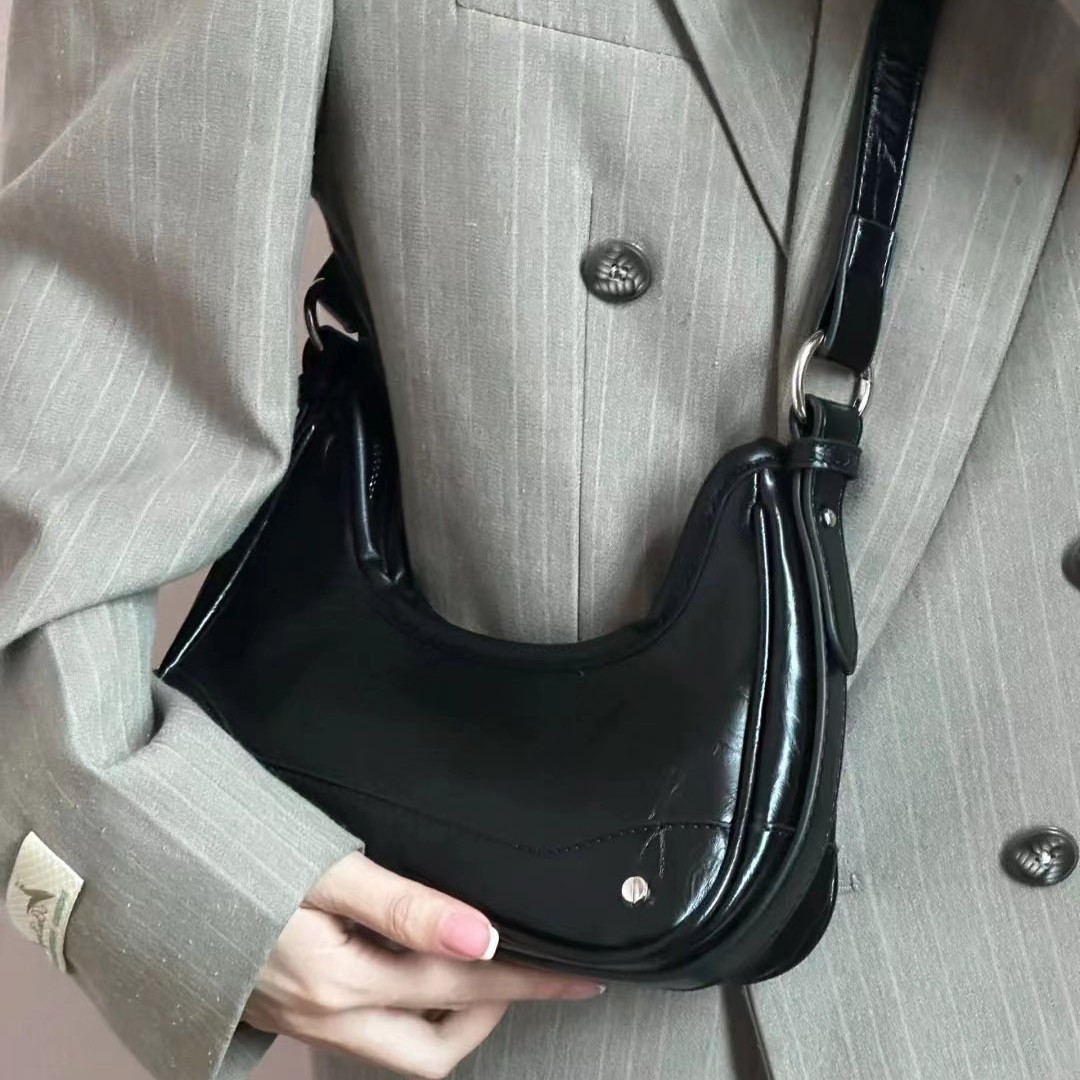 Women's 2023 New Niche Handheld Chain Baguette Underarm Bag Luxury Versatile Commuter Shoulder Crossbody Bag - Thumbnail 3