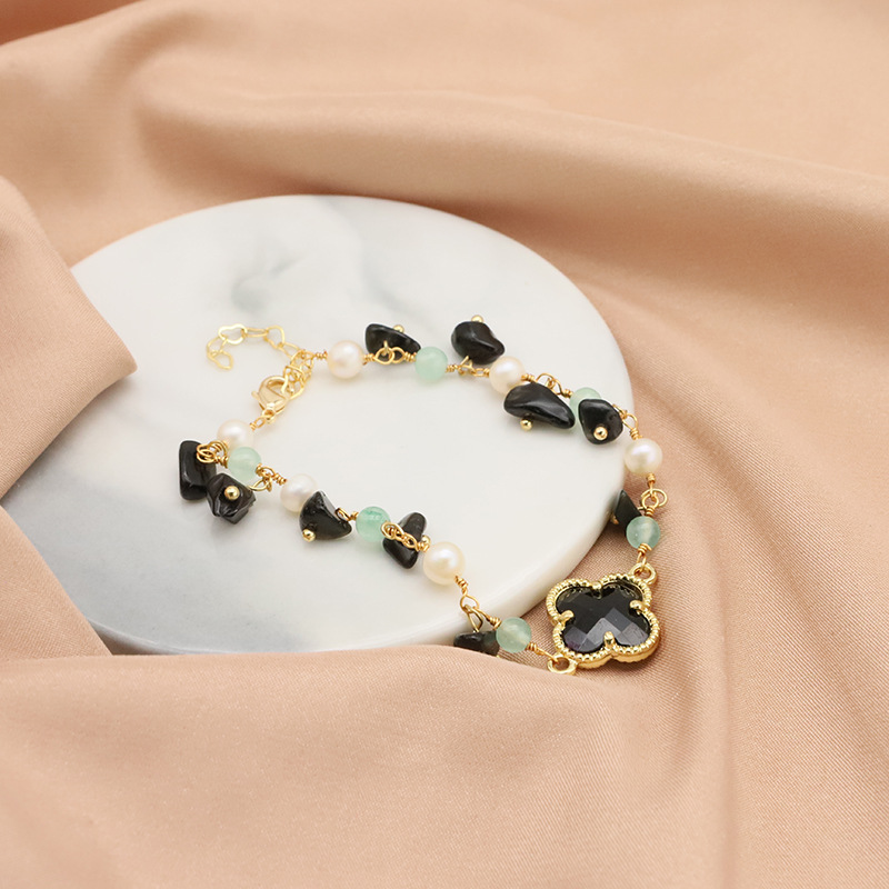 Pulseras de perlas de agua dulce naturales retro elegante pulseras de cuatro hojas negras europeas y estadounidenses el mismo joyería de empalme de oro 18k