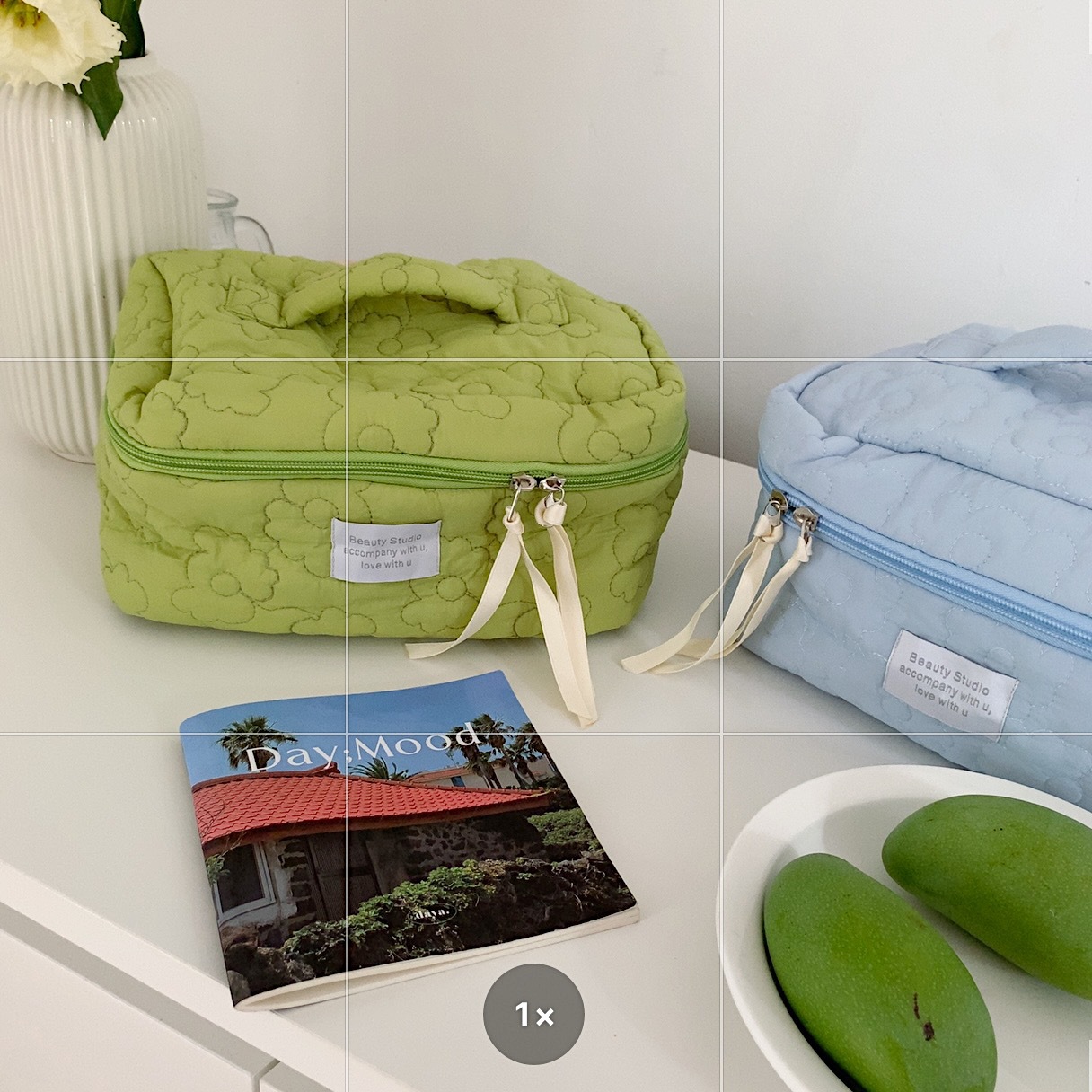The 2631 Japanese-style fresh color-blocking flower hand-held makeup bag has a large capacity and can be carried hand in hand with a storage bag and a student pen case undefined