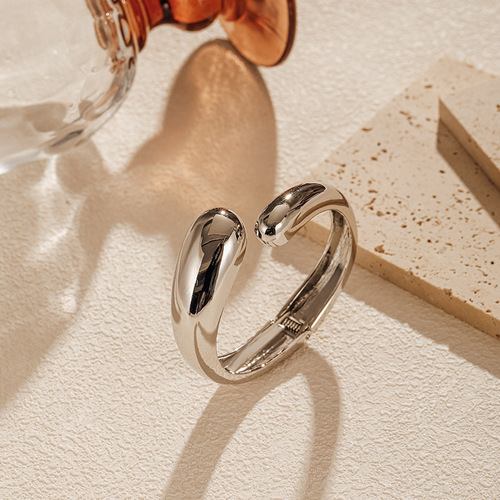 Irregular dual-head designer personal bracelet with open mouth, simple INS Maillard style, high-end temperament bangle
