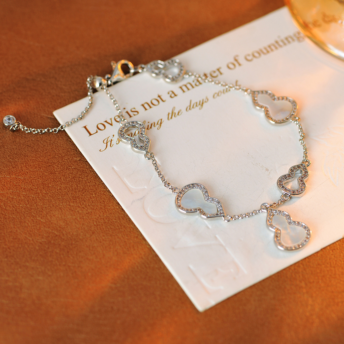 Light Luxury Red Agate White Shell Gourd Bracelet for Women Light Luxury Niche High-End Fulu Jewelry Wholesale Dropshipping