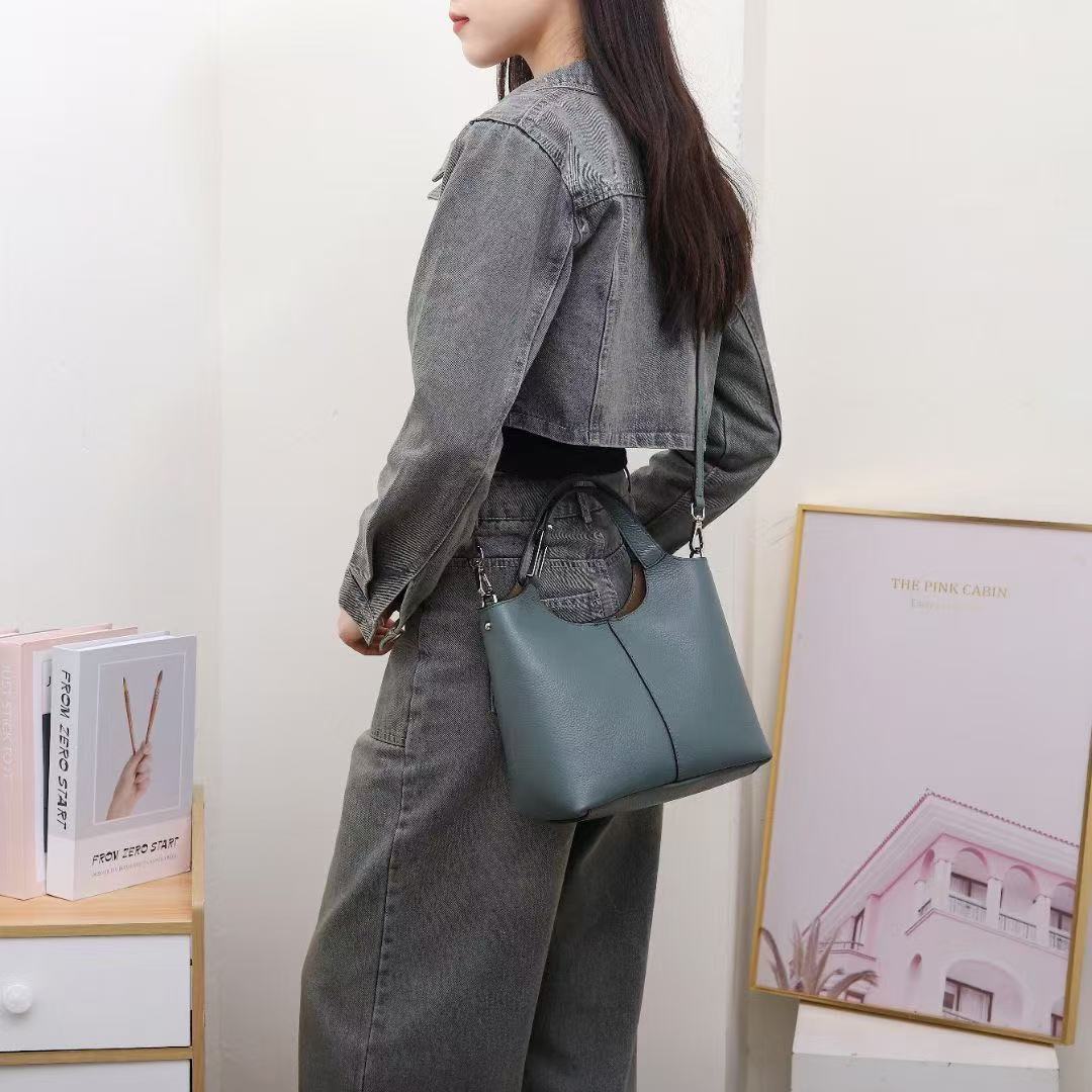 (2개) 캐주얼 COWHIDE 메신저 백 2024 새로운 도착 유행 올매치 대용량 핸드백 가죽 여성용 통근 어깨 가방