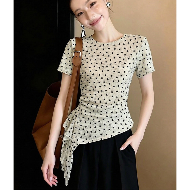 Áo thun nữ cổ tròn tay ngắn họa tiết chấm bi, vạt bất đối xứng, thiết kế eo thon — màu đen chi tiết 2