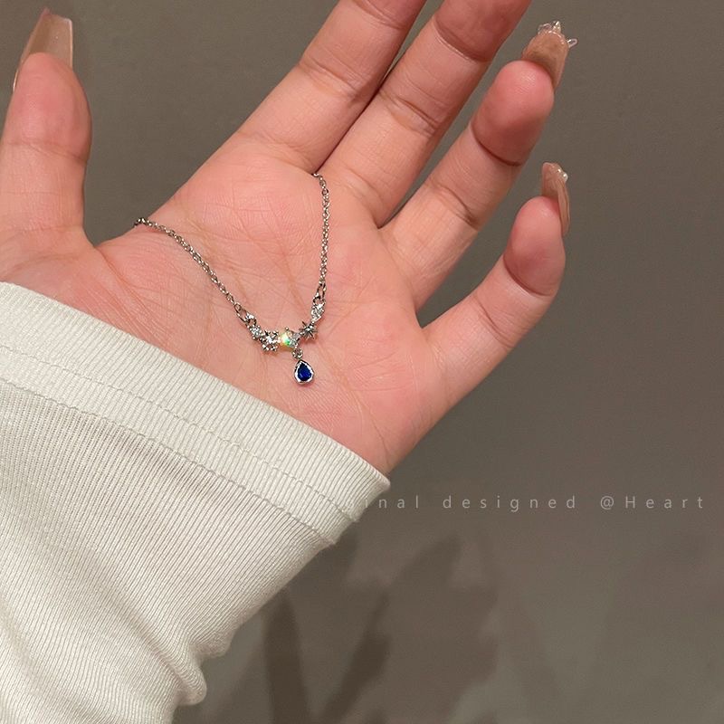 Collar de gota de piedra azul para mujeres de verano lujoso ligero nicho de diseño accesorios dulces y cool temperamento de alta calidad cadena clavícula