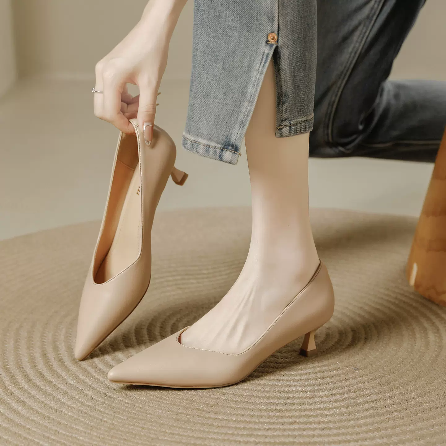 法式浅口尖头高跟鞋女2025年春秋新款小猫跟舒适软皮通勤工作单鞋