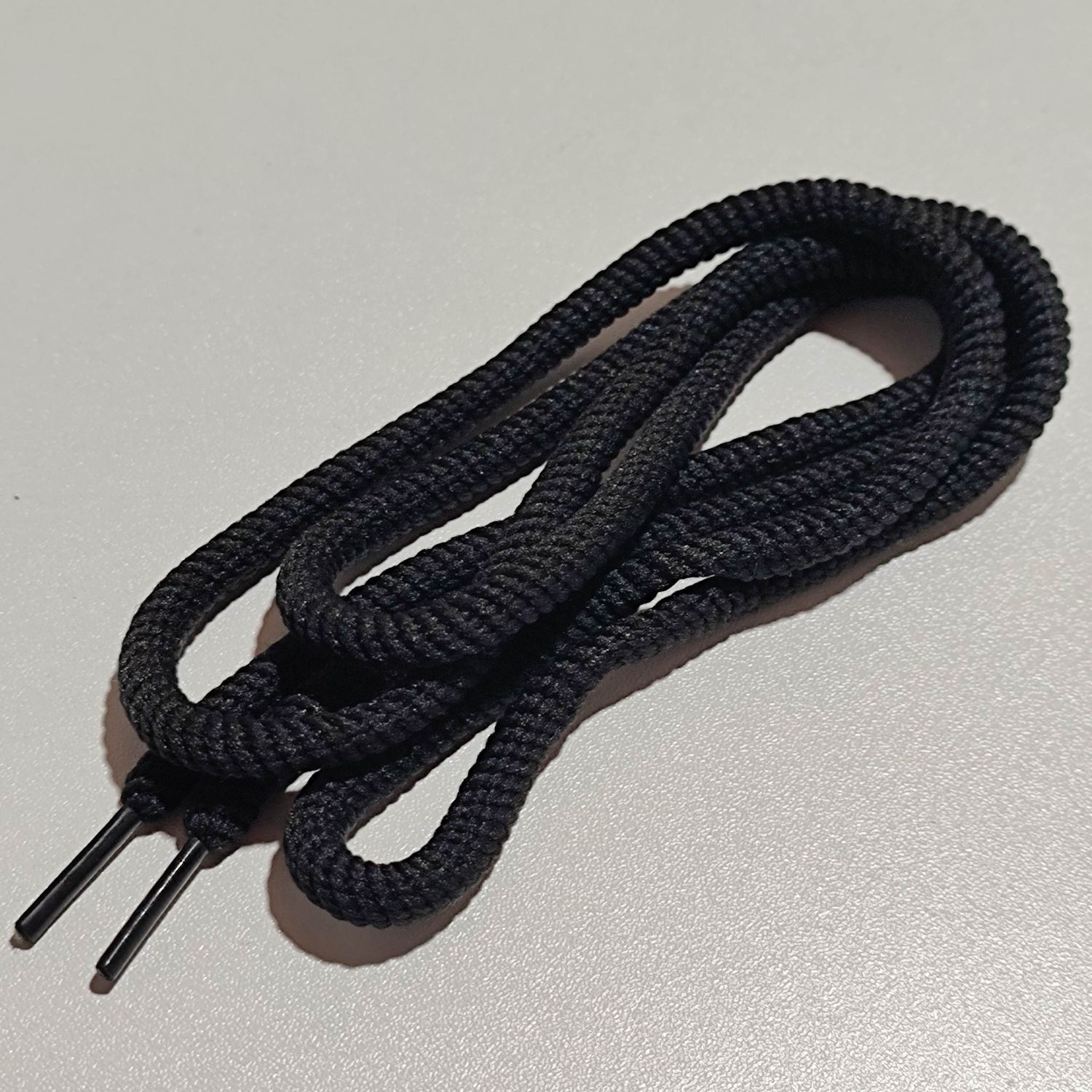 Threaded round belt-black