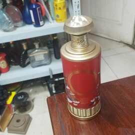 源头厂家高白料白酒瓶普料酒瓶晶白料玻璃酒瓶喷涂酒瓶烤花白酒瓶