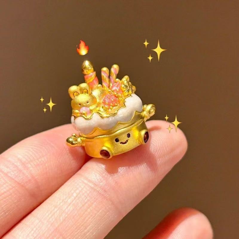 Birthday Cake Decorations, Birthday Gifts, Cute and Creative 18K Gold-Plated Texture, Exquisite Workmanship, Compact Design, Accessible Luxury Style
