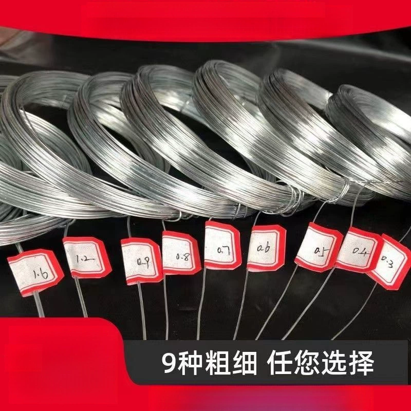 Формирование и фиксация оцинкованной железной проволоки ручной работы. Тканые кроличьи уши ручной работы. Цветы и листья. Скелет из глиняной скульптуры