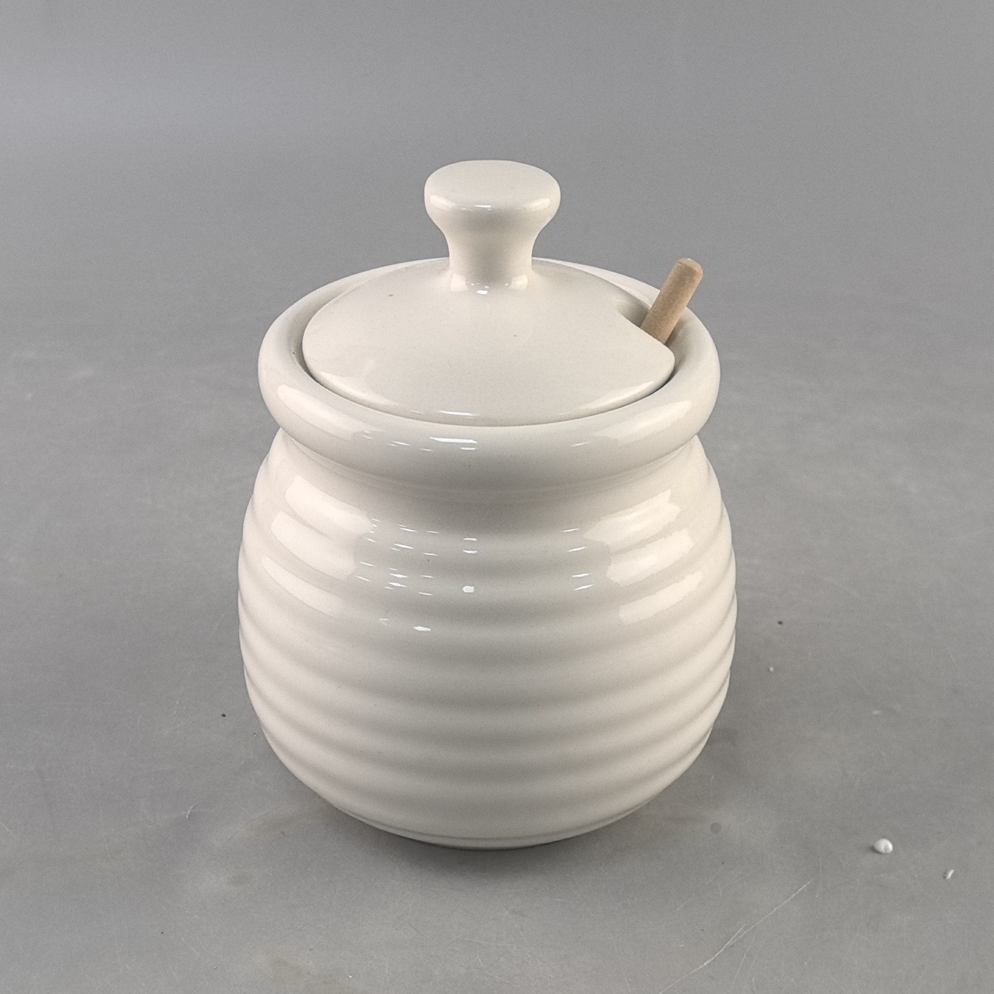 Creativo de alto valor visual de cerámica simple lata de manteca de cerdo cocina resistente a altas temperaturas con tapa lata de condimentos casera lata de miel lata de almacenamiento