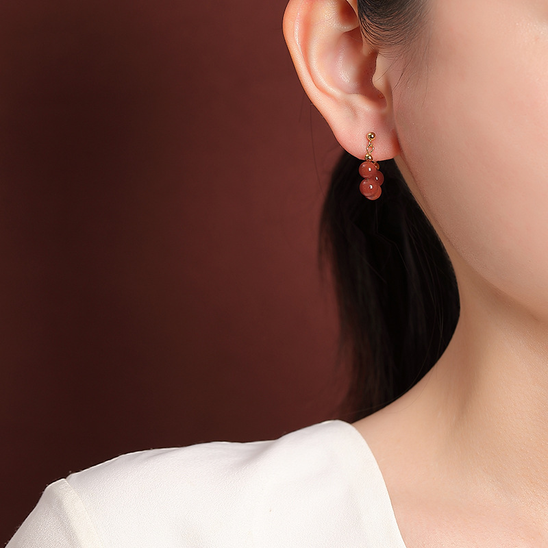 Bông tai tròn bạc S925 mạ vàng đính mã não đỏ phong cách đi làm — Mô hình sáp ong