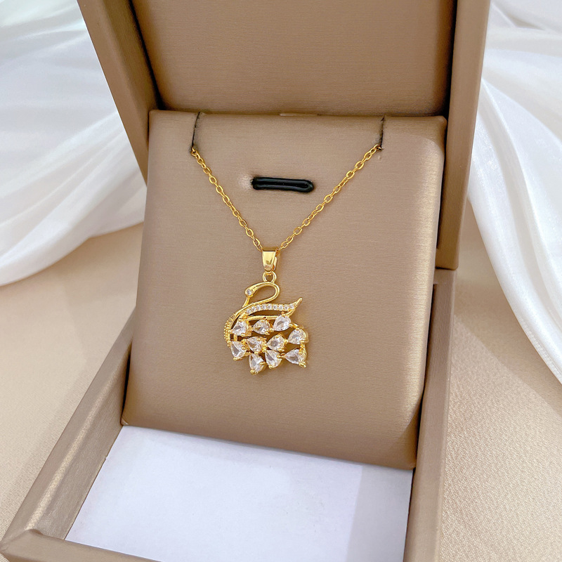 Collana con cigno e cristalli in acciaio titanio per donna_voghion.com