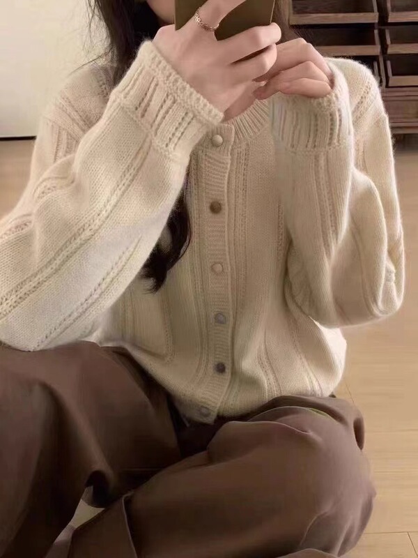 春の新型韓国版の柔らかいモチモチはアライグマの毛のニットのカーディガンの女性の春秋の乳系の妹の怠惰な風のファッションのセーターをまねます。|undefined
