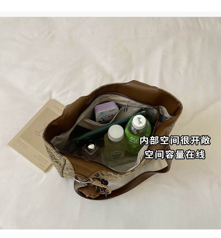 Túi tote nữ da báo cỡ lớn phong cách retro, túi kẹp nách kiêm đeo vai — Kaki không có mặt dây chuyền, Màu cà phê Không có mặt dây chuyền, Màu nâu không có mặt dây chuyền, Kaki có mặt dây chuyền chi tiết 7