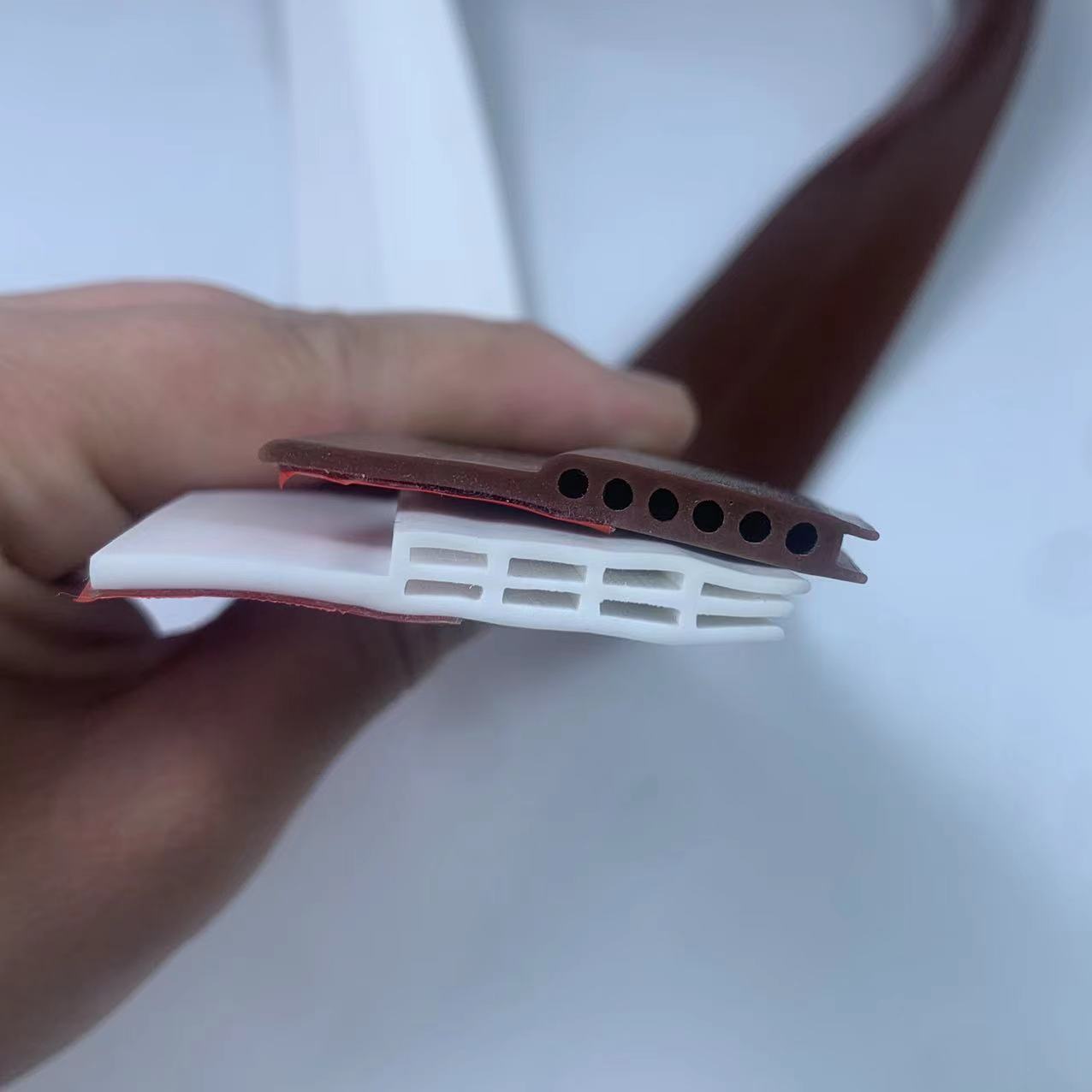 Manufacturer customized door bottom sealing strips