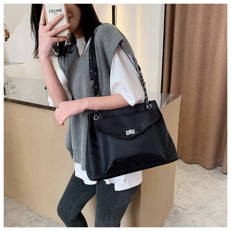 Oxford Cloth Bag 2021 Spring New Cloth Bag Korean Fashion Large Capacity Women's Bag Simple Retro Shoulder Messenger Bag display picture 5