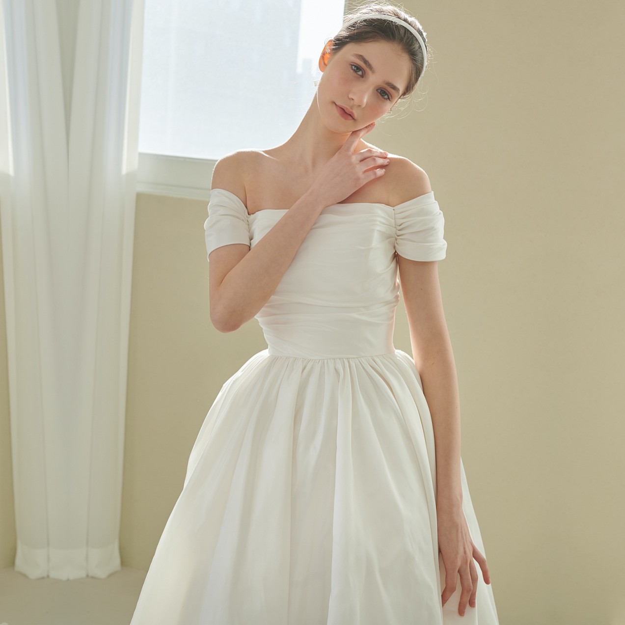 Elegante abito da sposa vintage leggero con spalle scoperte, semplice abito da fidanzamento/registrazione, abito da viaggio per servizi fotografici per donne minute_voghion.com