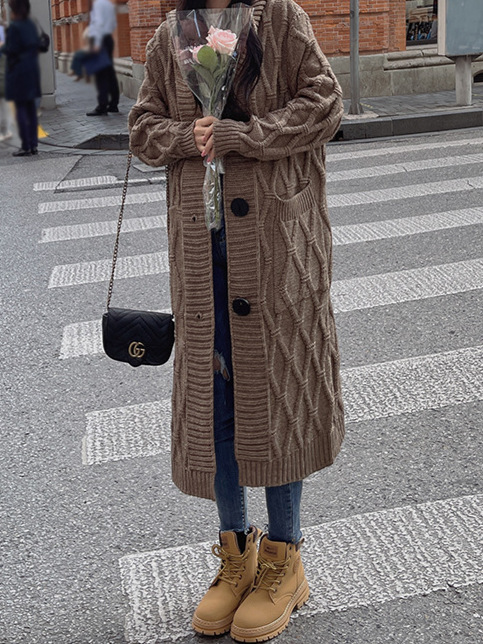 24 invierno Puyuan Retro encapuchado de torsión de estilo medio y largo abrigo de suéter para mujeres otoño invierno perezoso
