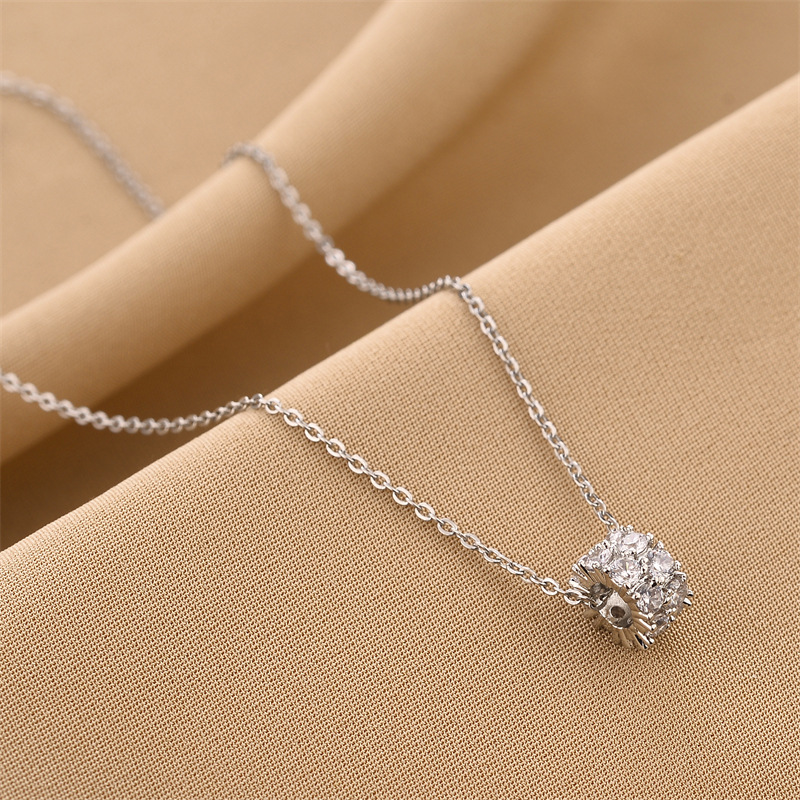 Collar de acero de titanio para mujeres simple y versátil estilo ligero de lujo nicho diseño de alta calidad no decoloración joyería de cadena de clavícula al por mayor