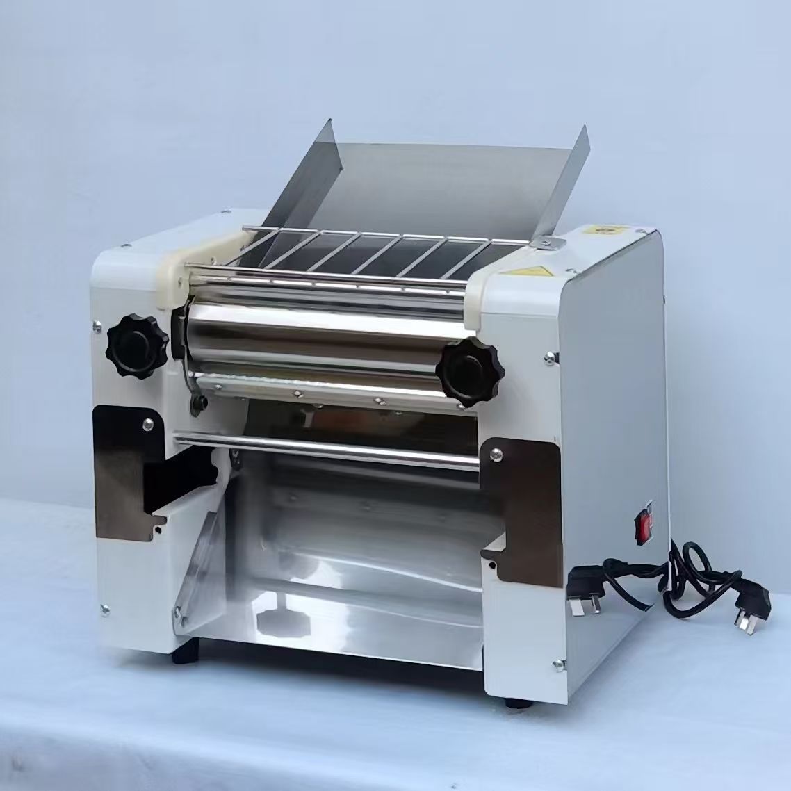 Kommerzielle Nudelmaschine aus Edelstahl für den Schreibtisch, kräftige Knetmaschine, schwarze Nudeln ohne Nudeln, Nudelmaschine für gedämpfte Brötchen und gedämpfte Brötchen