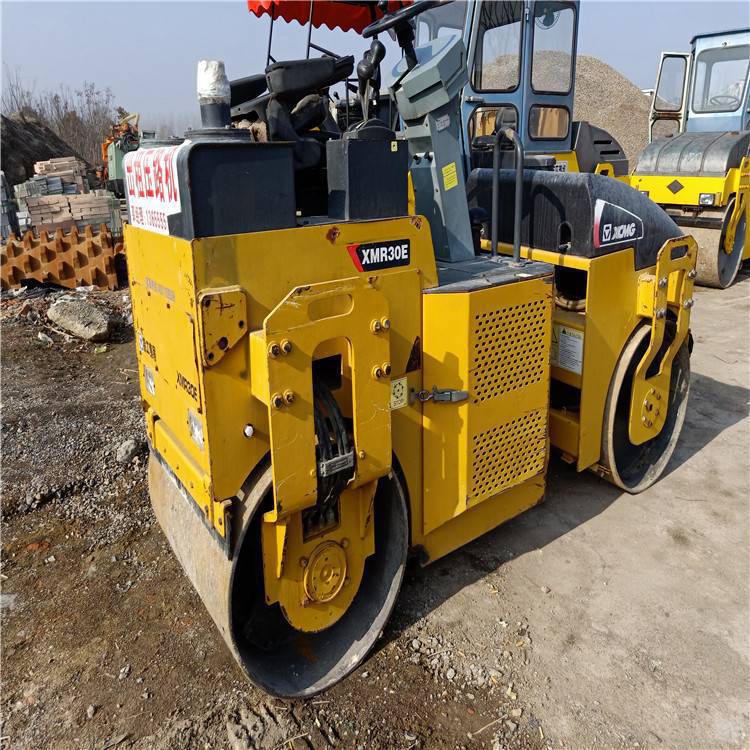 出售3吨双钢轮徐工压路机