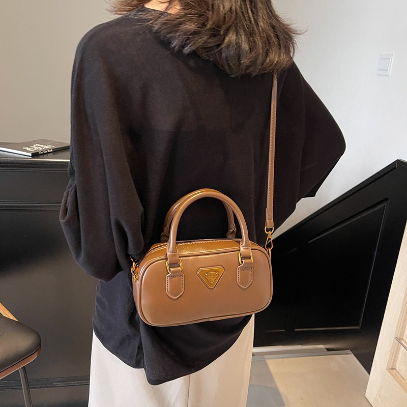 Bolso retro de bolos de mano para mujer 2024 nuevo bolso de hombro de diseño de cercanías de todo fósforo