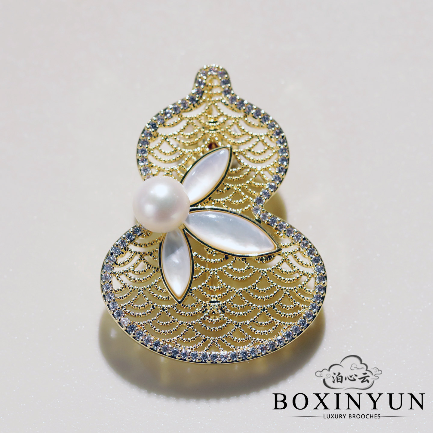 Vintage New Chinese Style Hollow Gourd Brooch Shell Copper Gold-Plated Zircon Pearl Brooch Accessory