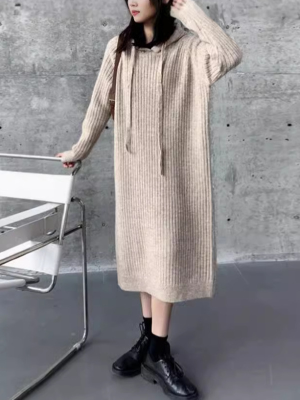 帽子のセーターのワンピースの女性の秋冬の厚いまっすぐな筒のゆったりしている腰の長いタイプの外は明らかにやせているニットのスカートを着てスカートを打ちます。|undefined