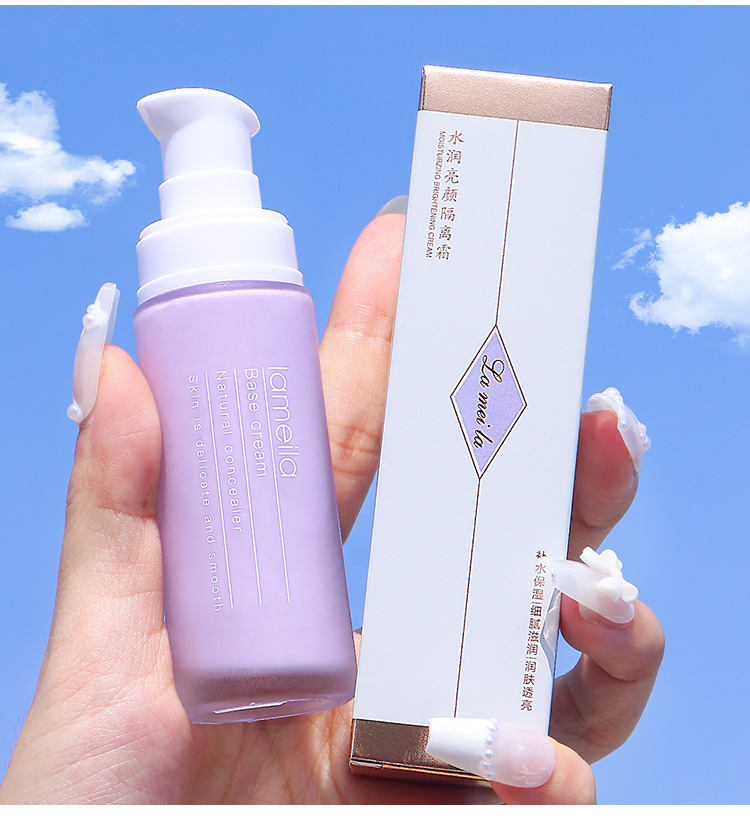 The clear and hydrating isolation cream moisturizes and hydrates without powder clogging, brightens the complexion, and conceals pores. It serves as a primer before makeup and is waterproof and sweat-proof undefined