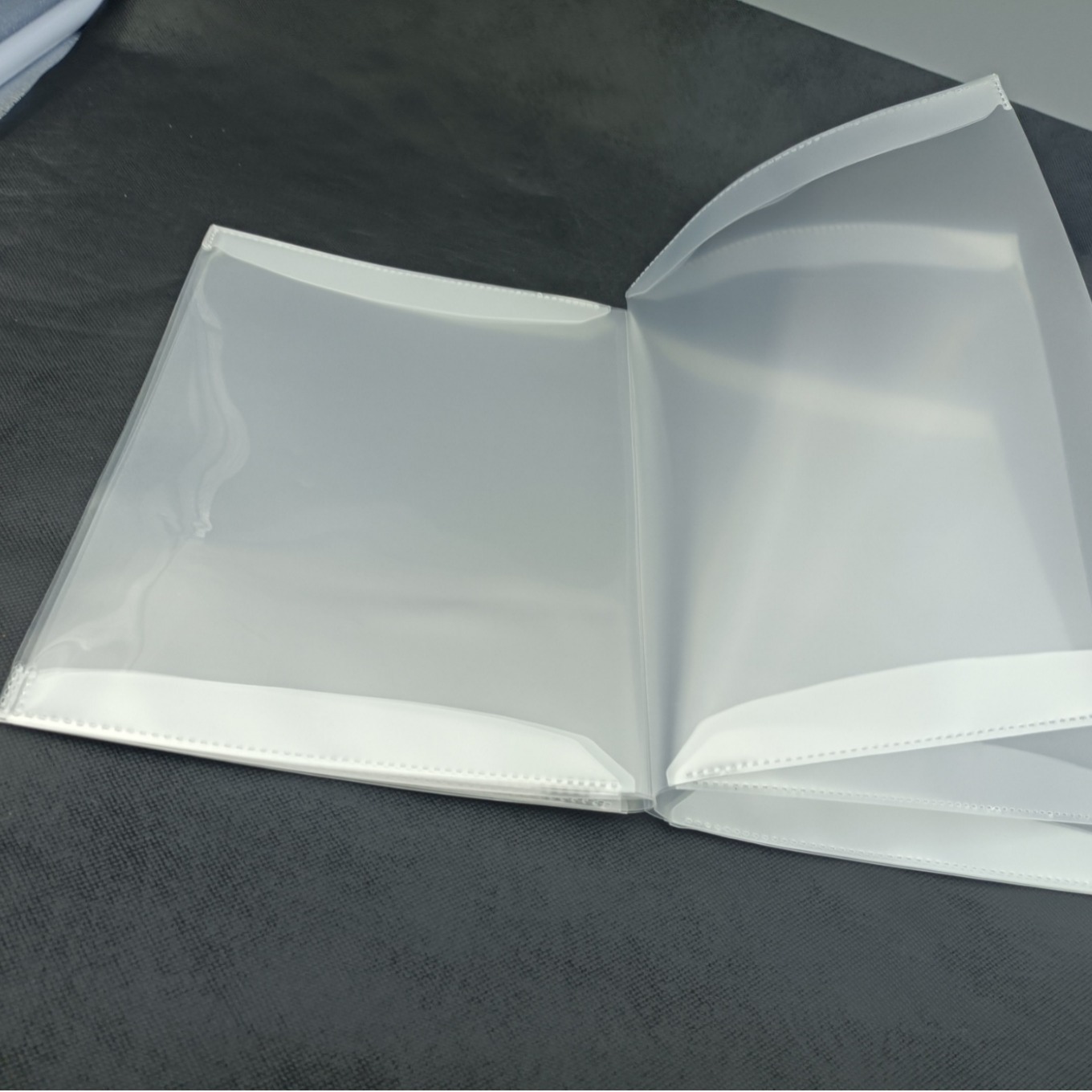 Customized PP material A specification score clip inner page score…