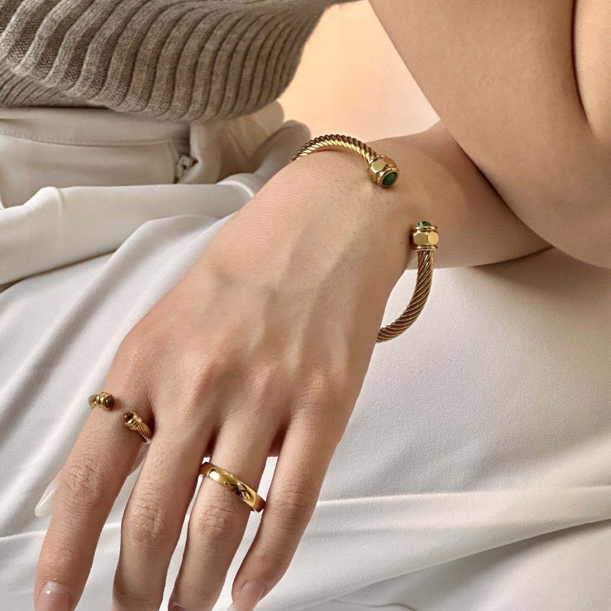 Tena Pulsera de acero inoxidable europea y americana para mujer, sensación de alta calidad, hilo de moda para mujer, pulsera abierta de piedra natural, joyería de todo fósforo