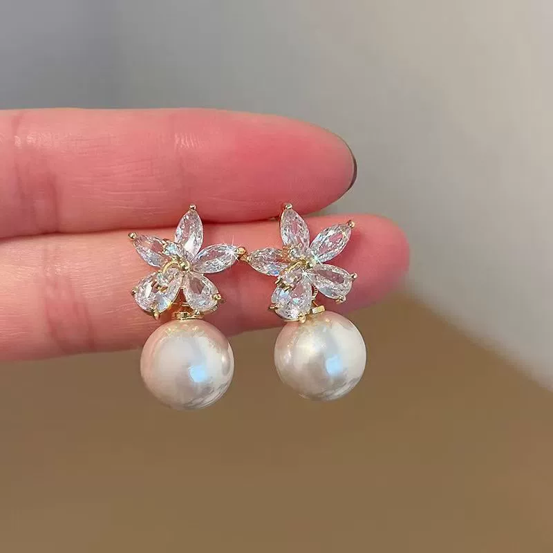 Серебряная игла, серьги, цирконий от жемчуга, французский стиль, стиль light luxury, цветочный, высокий класс