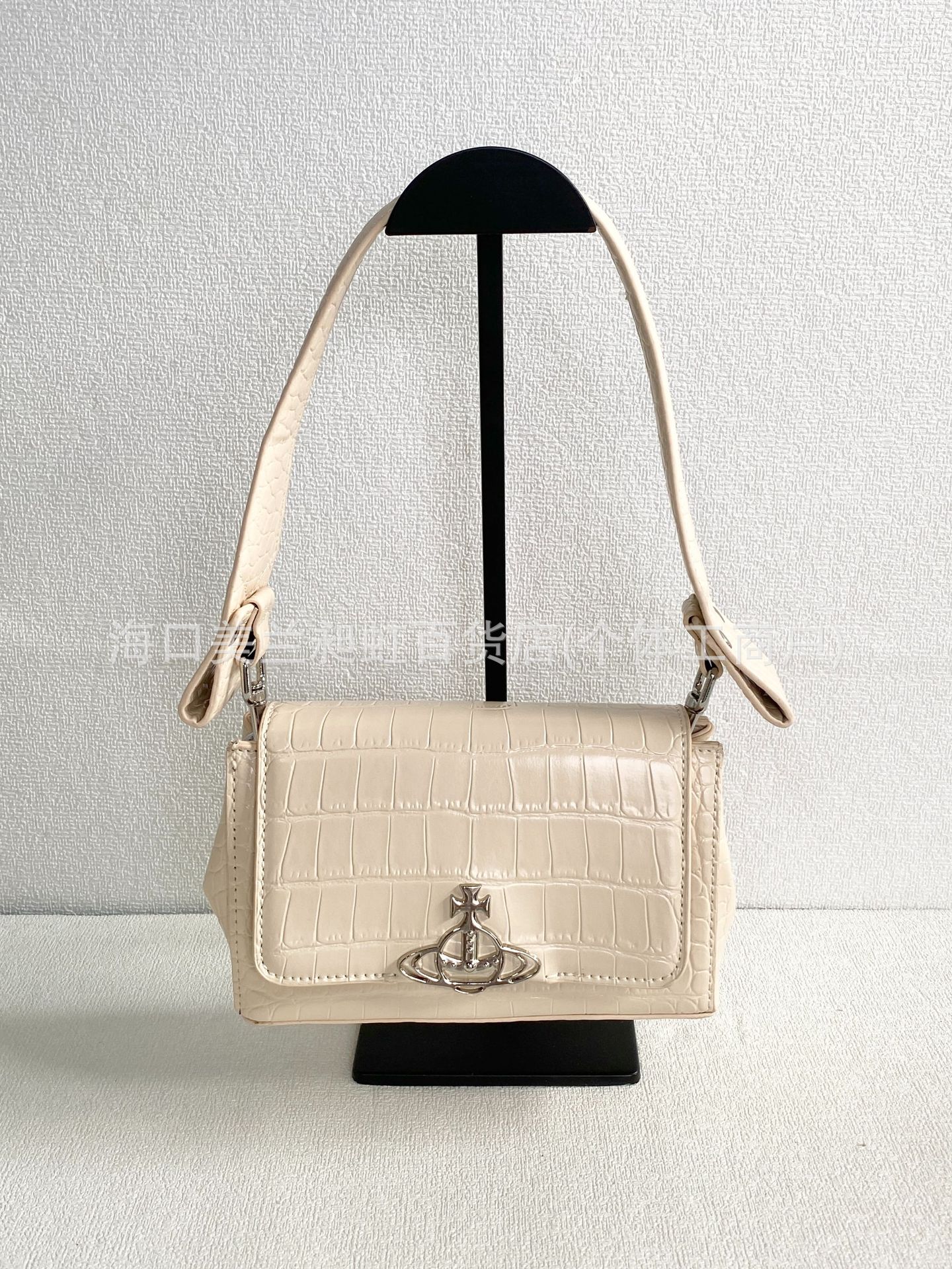 우유 차 작은 겨드랑이