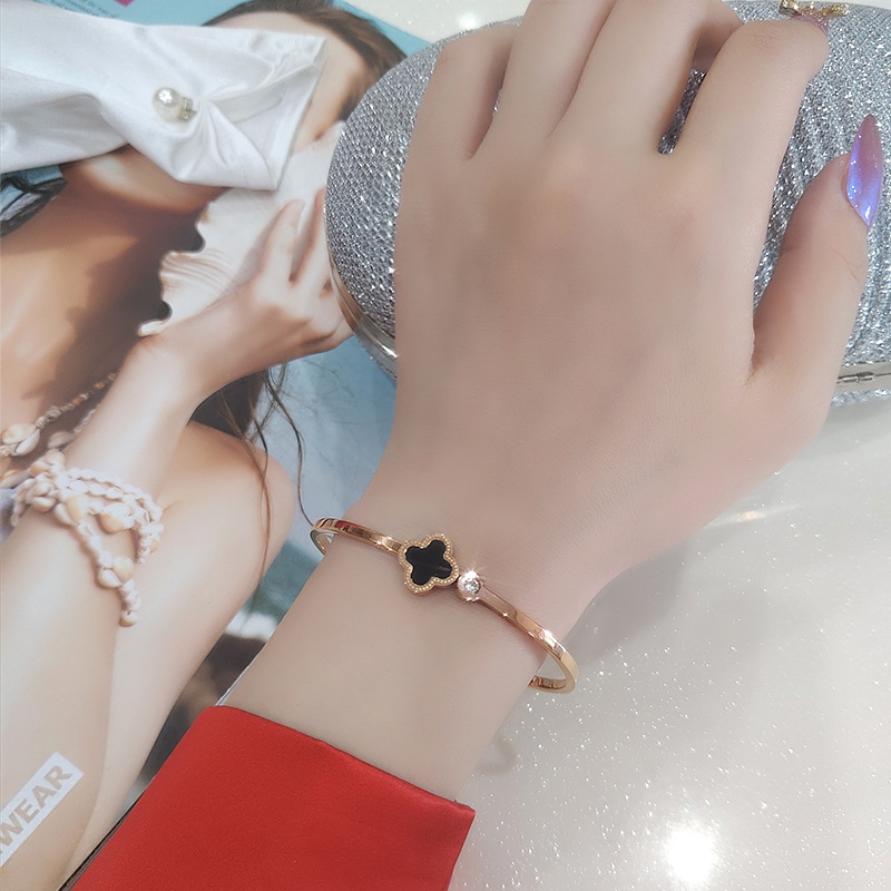 Pulsera de acero de titanio de oro rosa de trébol de cuatro hojas, de moda y no se desvanece, joyería de diamantes, nueva personalidad, pulsera de acero inoxidable, hombre