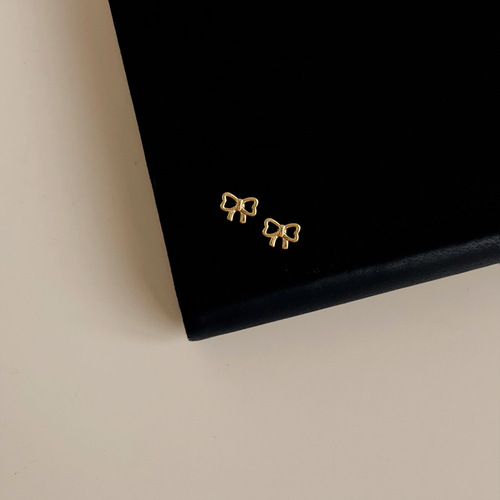 No need to take off small geometric earrings when sleeping, Japanese and Korean simple and fashionable love earrings, exquisite, high-end and versatile earrings