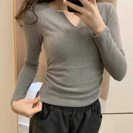 长袖T恤女秋冬季新款德绒修身内搭打底衫外穿V领正肩短款磨毛上衣