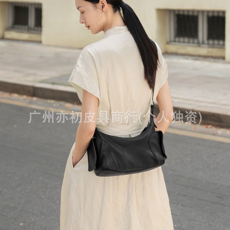 Qiu Zhen Xiaoyao Toast Bag Vegetable-Tanned Sheepskin Leather Casual Retro Shoulder Crossbody Bag For Women Large Capacity Commuter Bag - Thumbnail 3