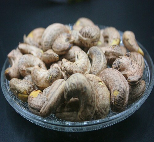 Vietnamese Eight-Mother Cashew Nuts 186g Charcoal Salt Roasted Flavor Office Snack Leisure Snack Gift Matching Gift Box