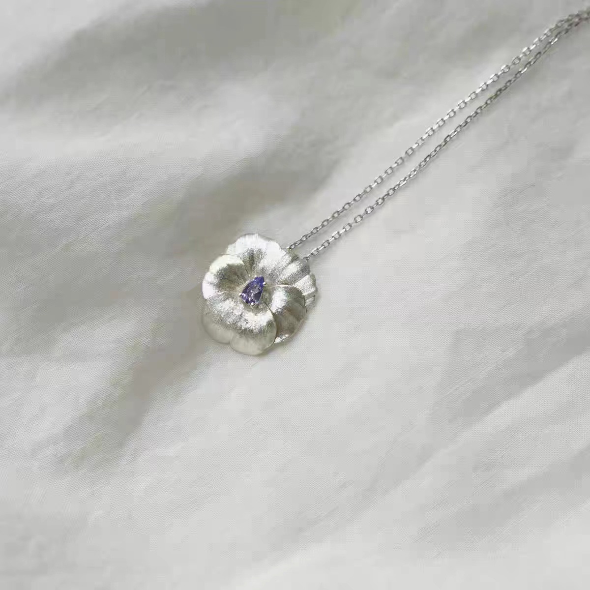 Brushed Craft Three-Dimensional Flower Pansy Necklace For Women, Chinese Retro Cool Style, Micro-Inlaid S Silver_voghion.com