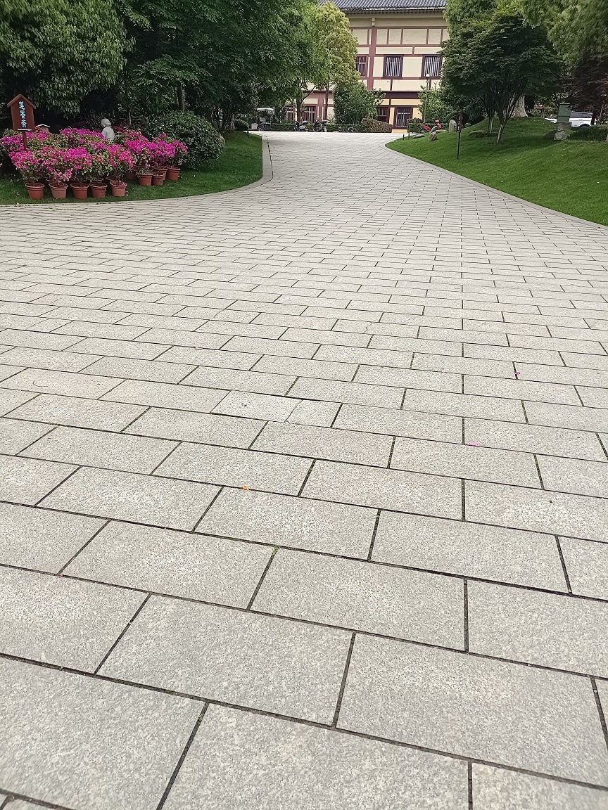 花岗岩石材芝麻白灰黑火烧板黄锈石荔枝面路沿石麻石大理石地铺砖-阿里巴巴