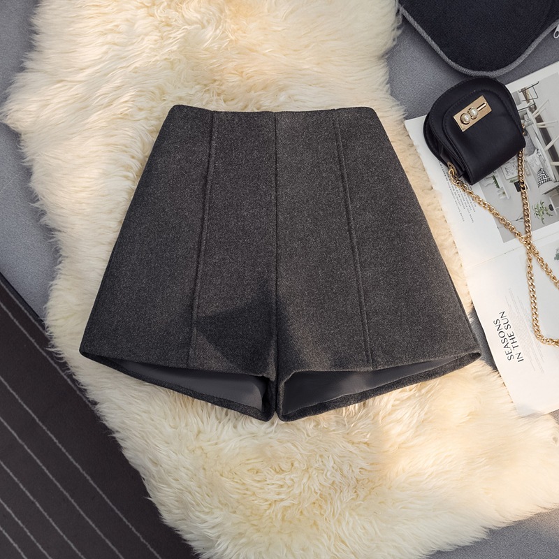 秋冬はウールを厚くします。カジュアルパンツは腰が高くて、お腹が痩せています。