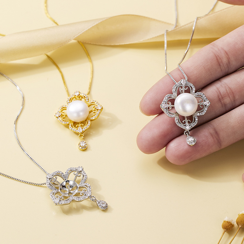 New retro hollowed-out pattern natural freshwater pearl pendant, fashionable zircon teardrop necklace, jewelry manufacturer wholesale.