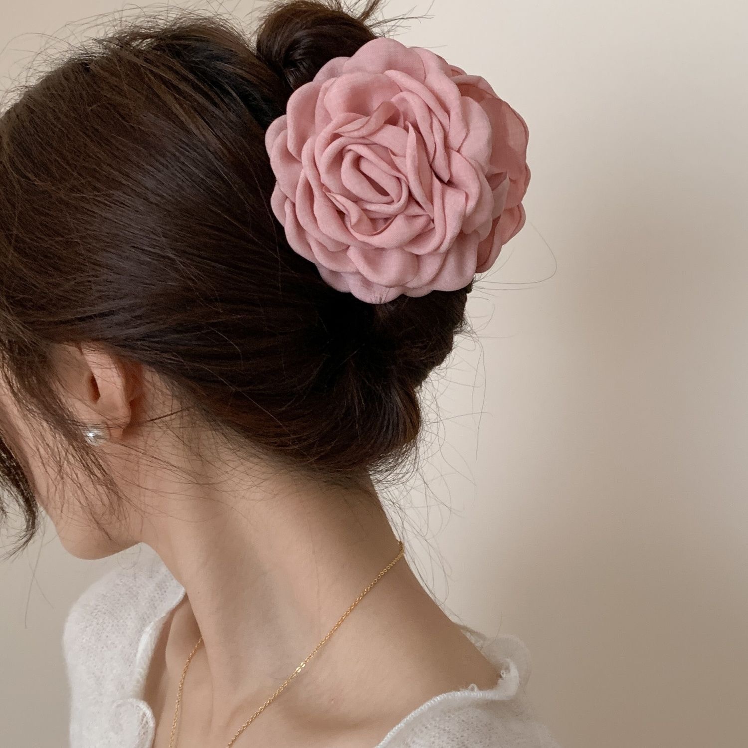 Rose-shaped hair clip [lotus root pink]