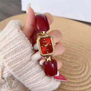 ���l�r�к��s���Κ��|Ƥ���͹��\�ӕr�г����ֱ�ŮʿʯӢ���p��