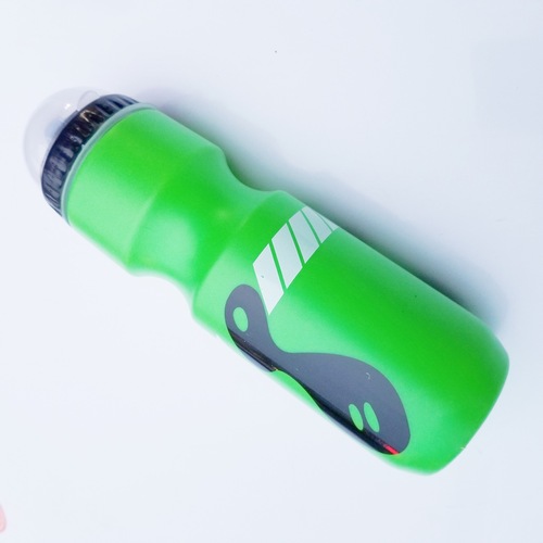 Sports water bottle depending on mountain bike sports with dust cover PC plastic water bottle equipment cycling supplies