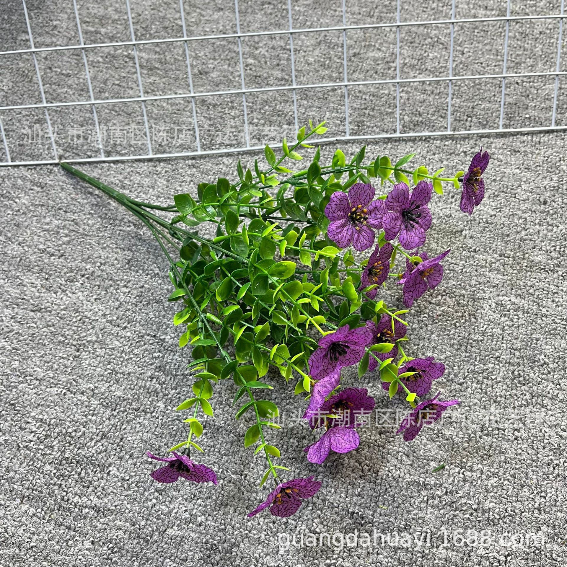 7 cabezas de eucalipto violeta loto rojo