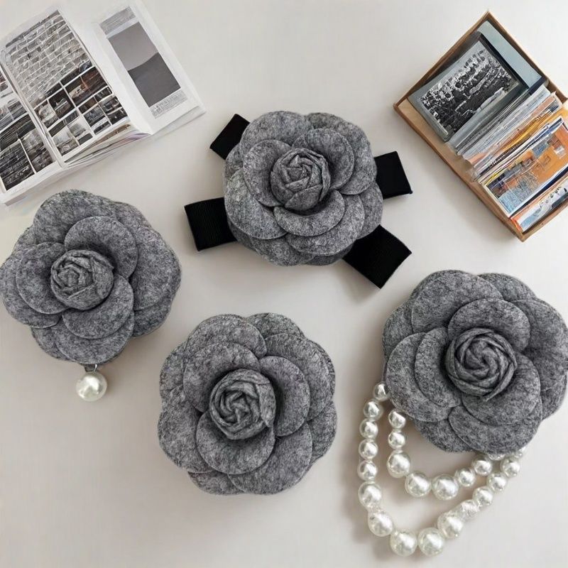 Broche camélia de pérolas estilo francês feita à mão_voghion.com