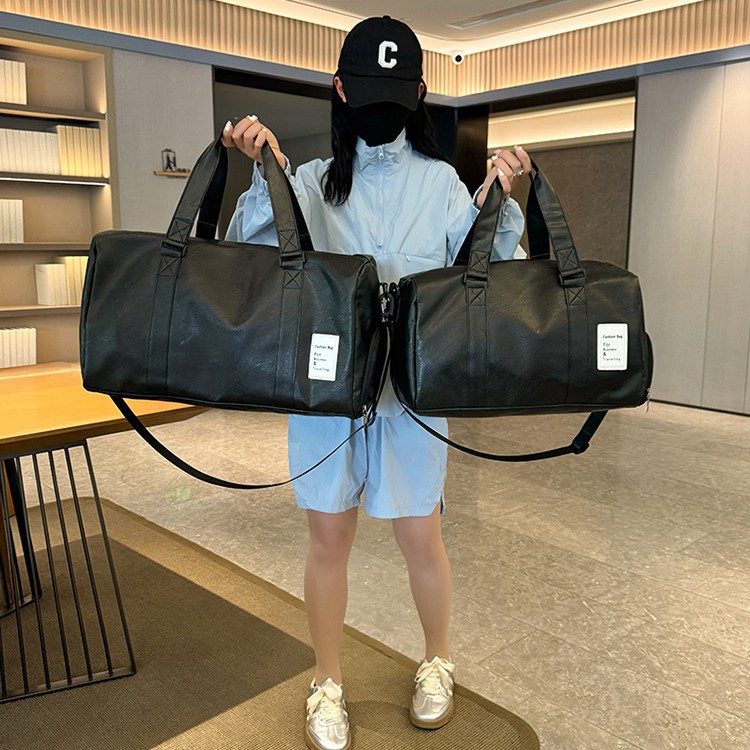 Bolsa de viaje multifuncional para exteriores Bolsa de gimnasio de color sólido con textura de pu de gran capacidad Bolsa de almacenamiento de mensajero de un solo hombro de ocio