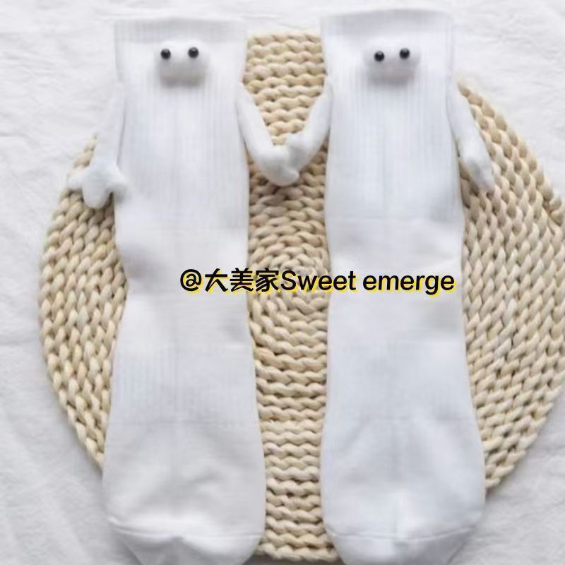 Novelty Couple Hand-Holding Socks, Fun Magnetic Mid-Calf Socks for Women and Men, Suitable for Couples, Friends, and Sisters Novelty Couple Hand-Holding Socks, Fun Magnetic Mid-Calf Socks for Women and Men, Suitable for Couples, Friends, and Sisters