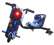 工廠批發定制迷你款兒童電動三輪漂移卡丁車車可坐電動滑板平衡車